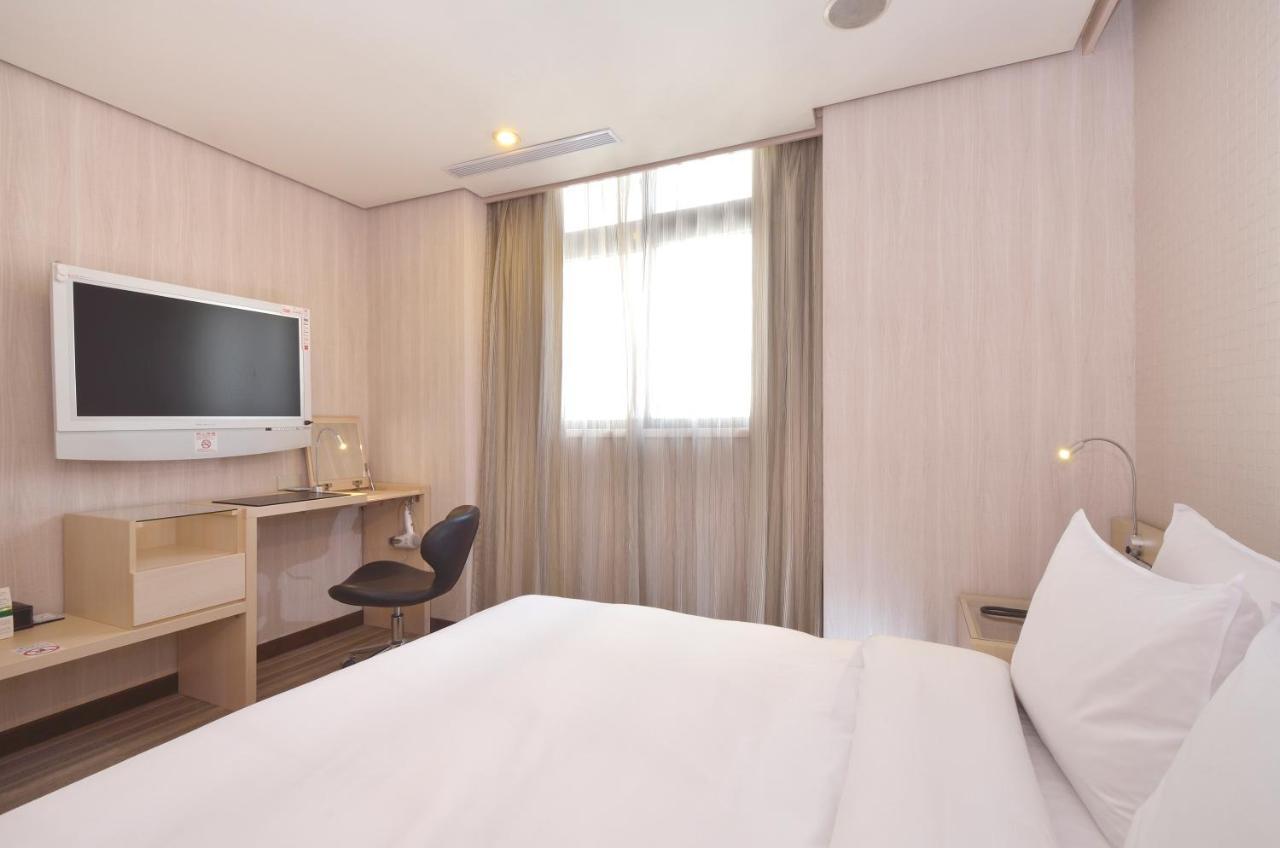 Yomi Hotel - Shuanglian Mrt Taipei Exterior foto